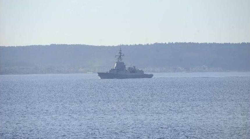 Askeri Gemiler &Ccedil;anakkale Boğazından Ge&ccedil;ti