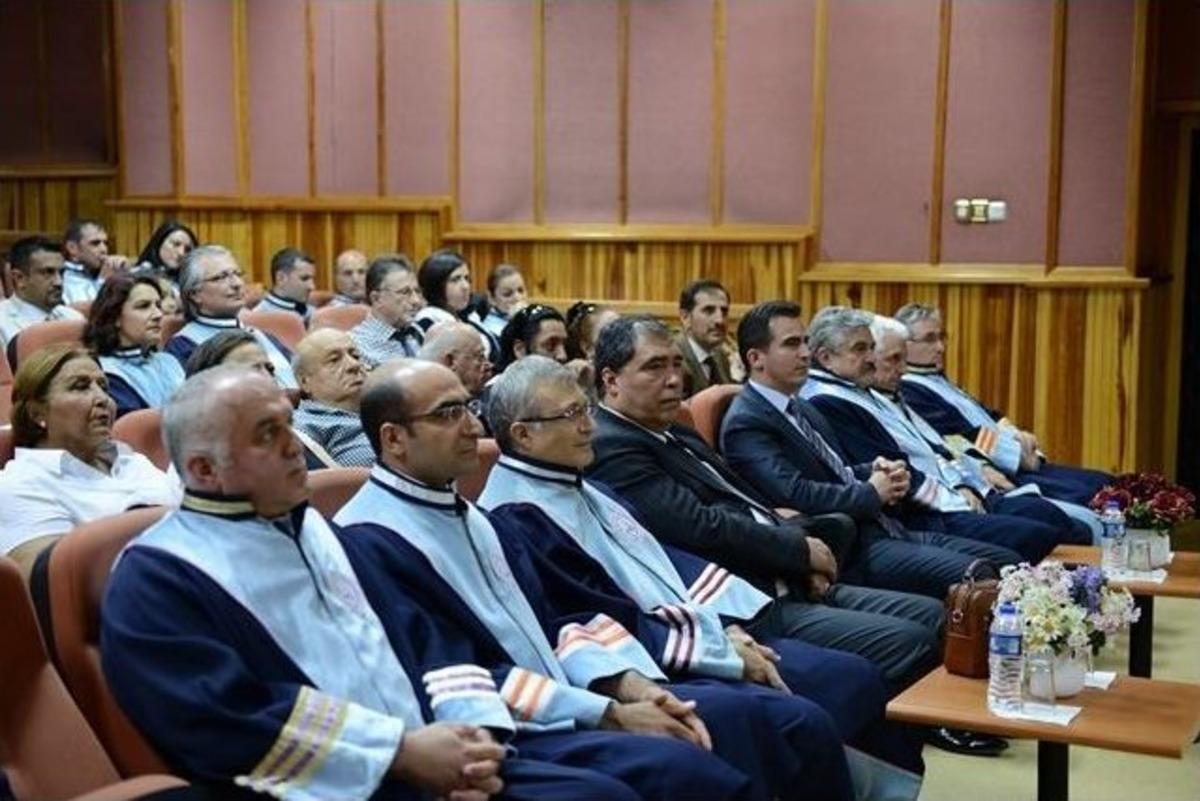 Diş Hekimliği Fak&uuml;ltesi İlk Mezunları Yemin Etti