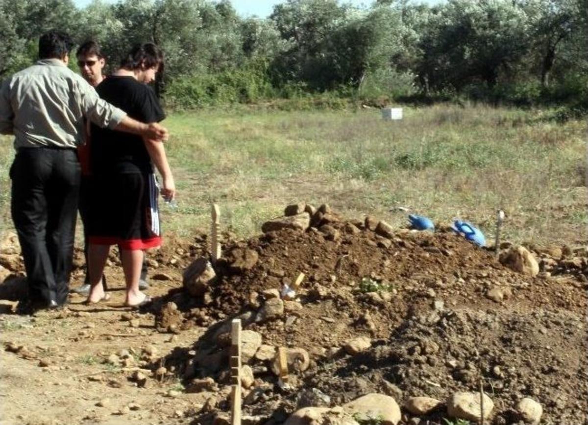 Birbirlerini &Ouml;ld&uuml;rd&uuml;kleri İddia Edilen &Ccedil;ift Ayrı Mezarlıklara Defnedildi