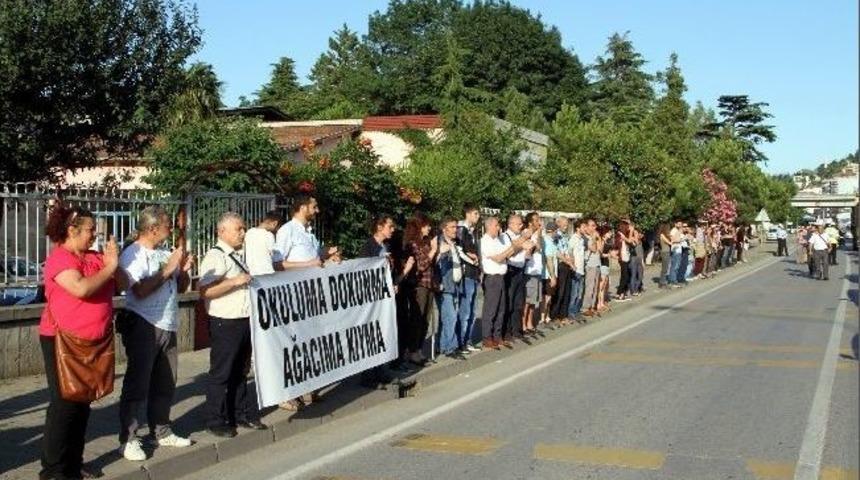 Okul &Ouml;n&uuml;nde Eylem Devam Ediyor