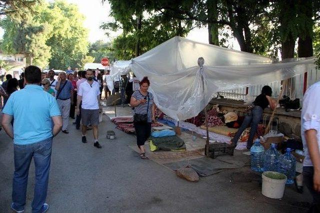 Okul Önünde Eylem Devam Ediyor