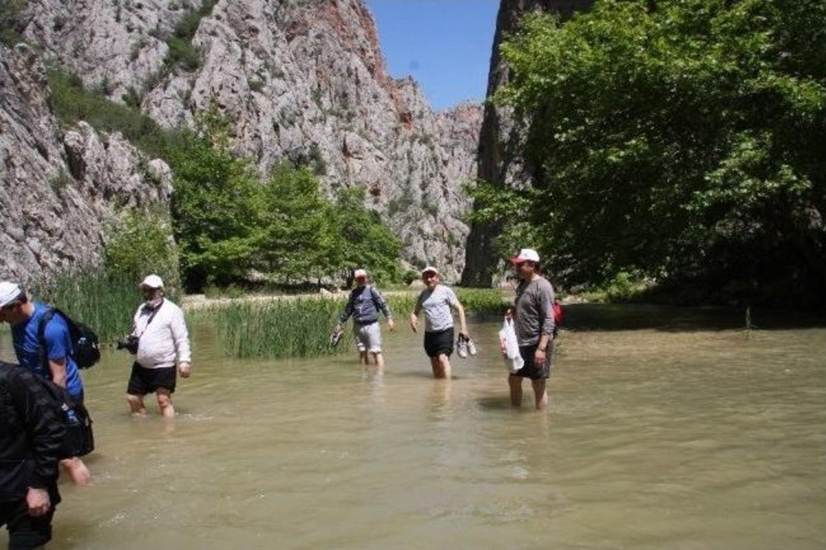 Yozgat Valisi Yazıcı Ve Gazeteciler Kazankaya Kanyonu'nda Doğa Y&uuml;r&uuml;y&uuml;ş&uuml; Yaptı