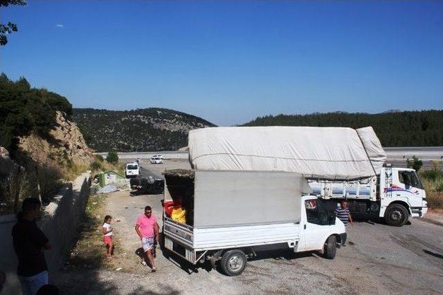 Korkuteli&rsquo;de Saman Y&uuml;kl&uuml; Kamyonun Freni Patladı: 1 &Ouml;l&uuml; 3