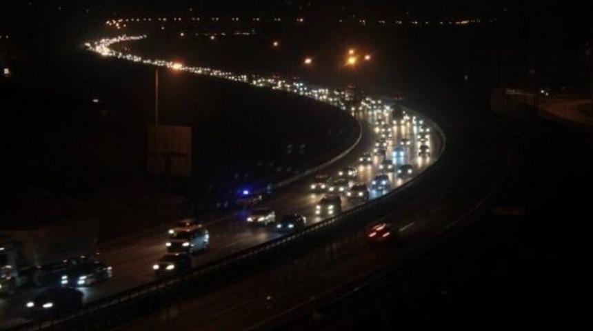 Tem Otoyolu Yine Trafiğe Kapanıyor