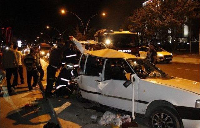 Başkent&rsquo;te Sıkışmalı Trafik Kazası: 4 Yaralı 2