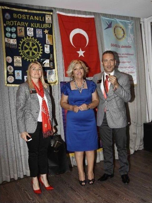 Bostanlı Rotary'de Bayrak Değişimi