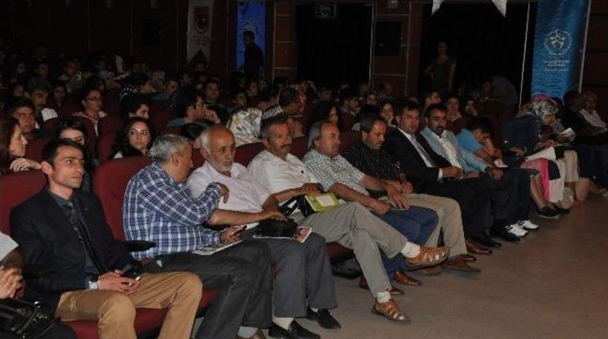 "bir Adam Yaratmak" Tiyatrosu'na Yoğun İlgi