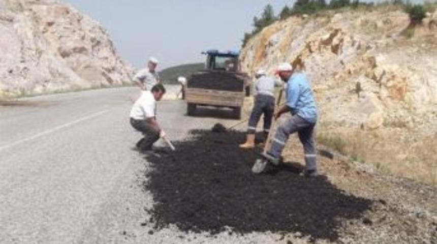 Sındırgı'da Bozulan Yollar Asfaltlanıyor