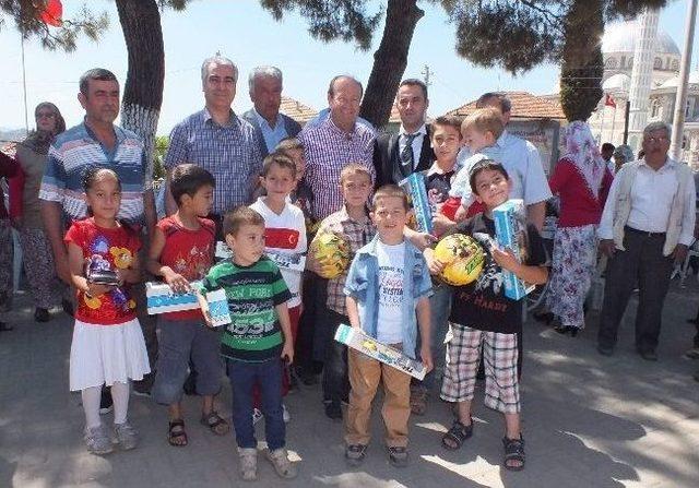 Başkan Özakcan, Köy Ziyaretlerini Sürdürüyor