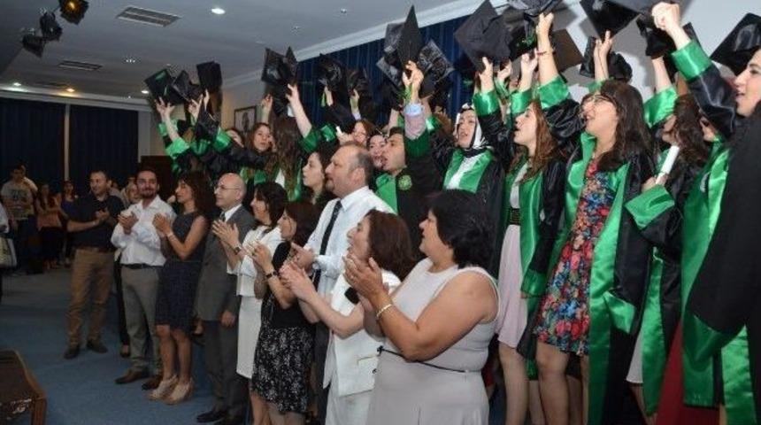 &Uuml;z&uuml;lmez, Turizmcilerin Mezuniyet Coşkusuna Ortak Oldu