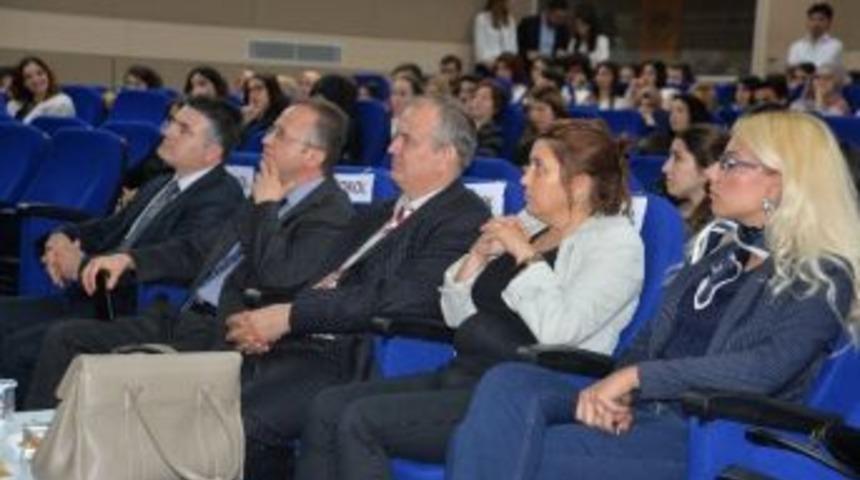 &Uuml;niversitelilere Mikro Beden Dili Anlatıldı