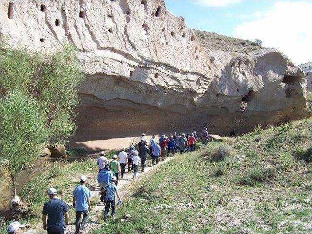 Nevşehir’de Sağlıklı Yaşam İçin Doğa Yürüyüşü Düzenlendi