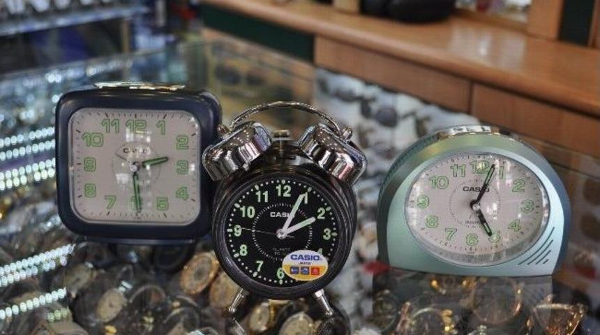 &Ccedil;alar Saatlere Cep Telefonu Darbesi