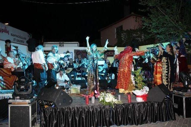 Urla&rsquo;nın Tarihi Atmosferinde &ldquo;sıra Ve Kına Gecesi&rdquo; 1