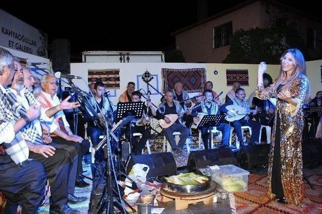 Urla&rsquo;nın Tarihi Atmosferinde &ldquo;sıra Ve Kına Gecesi&rdquo; 3