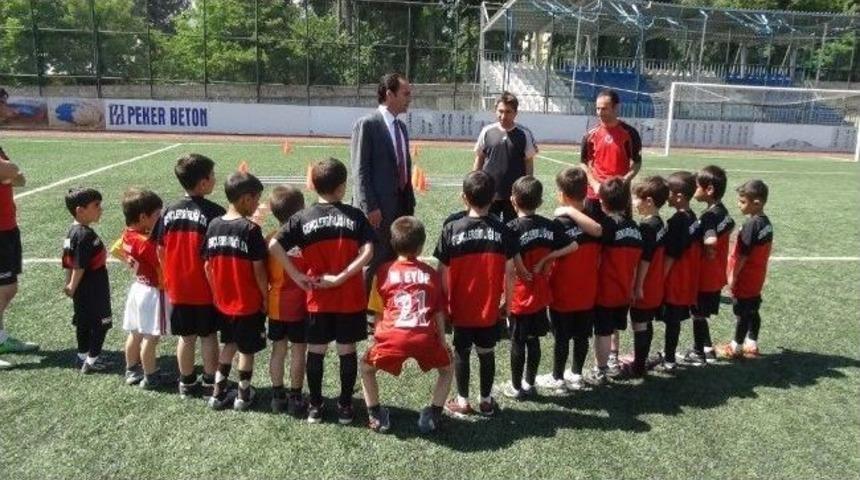 Gen&ccedil;lerbirliğispor&rsquo;un Yaz Futbol Okulu A&ccedil;ıldı