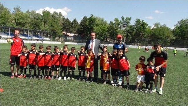Gen&ccedil;lerbirliğispor&rsquo;un Yaz Futbol Okulu A&ccedil;ıldı 1