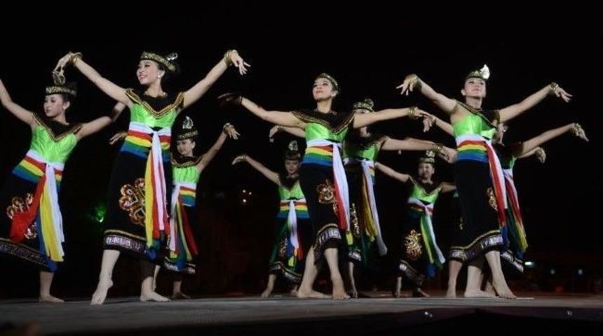 Halk Dans&ccedil;ıları Denizli'de Bir Araya Geliyor