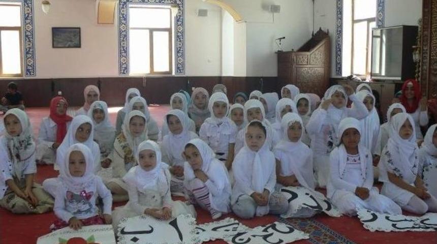 &Ccedil;ocuklar Camiye Koştu