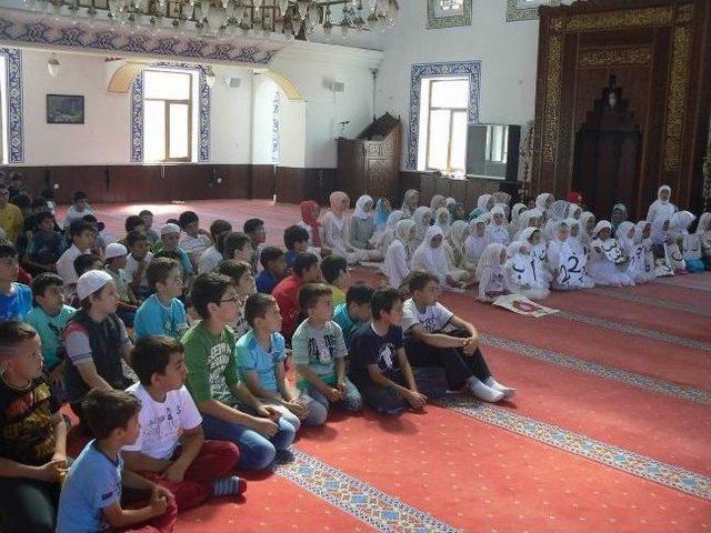 &Ccedil;ocuklar Camiye Koştu 1