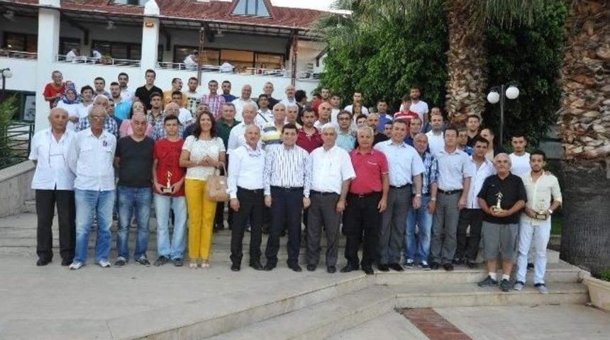 T&uuml;t&uuml;nc&uuml;&rsquo;den Şampiyonlara Kupa