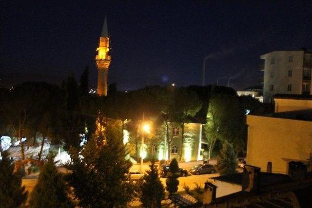 Yüzevler Camii Işıl Işıl