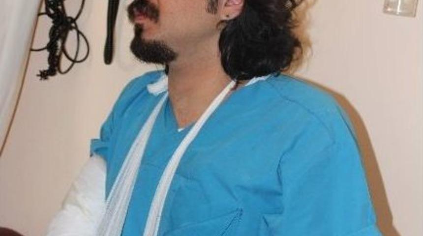 Yanlış Teşhis İddiasıyla Doktorun Kolunu Kırdı