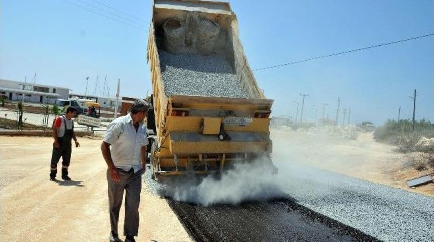 Erdemli Belediyesi Kumkuyu&rsquo;nun Yollarını Asfaltlıyor