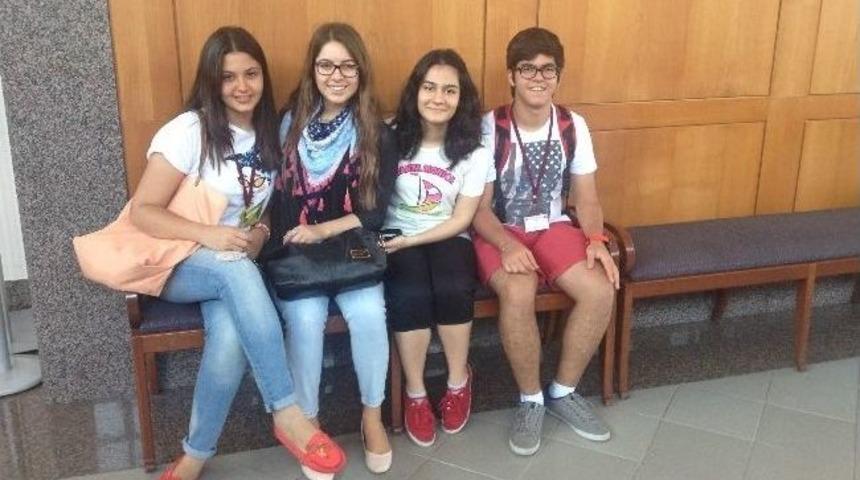 Gkv &Ouml;zel Liseleri M&uuml;nazara Takımı, &Uuml;niversitelilerle Yarıştı