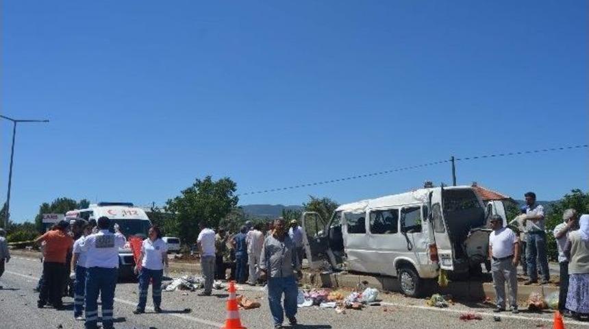 Denizli Acıpayam&rsquo;da Kaza: 1 &Ouml;l&uuml;, 19 Yaralı