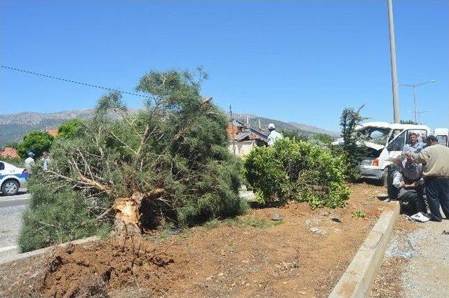 Denizli Acıpayam’da Kaza: 1 Ölü, 19 Yaralı