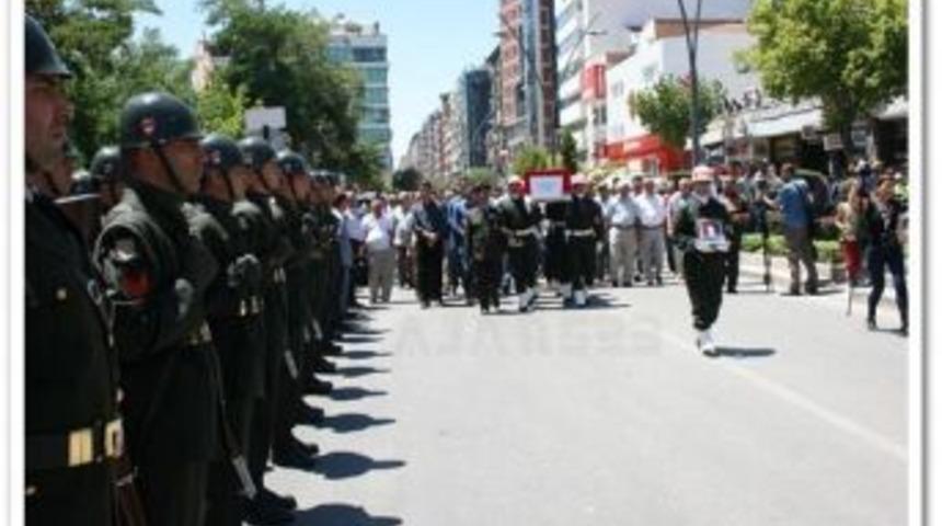 Şehit Pilot Toprağa Verildi