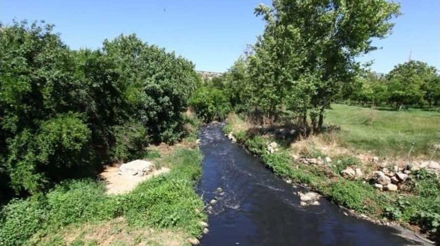 B&uuml;y&uuml;kşehir Belediyesi Nizip &Ccedil;ayı&rsquo;nı Temizliyor