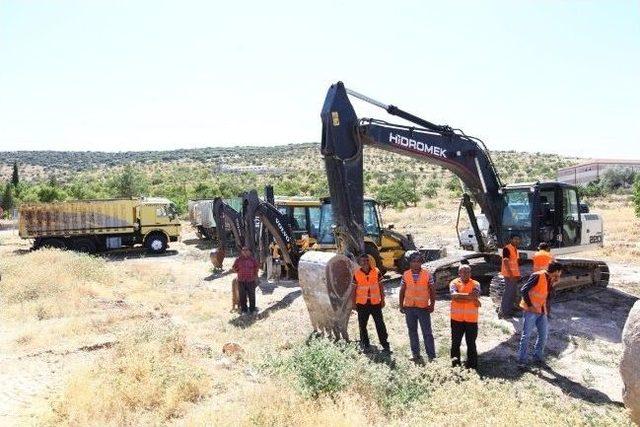Büyükşehir Belediyesi Nizip Çayı’nı Temizliyor 2