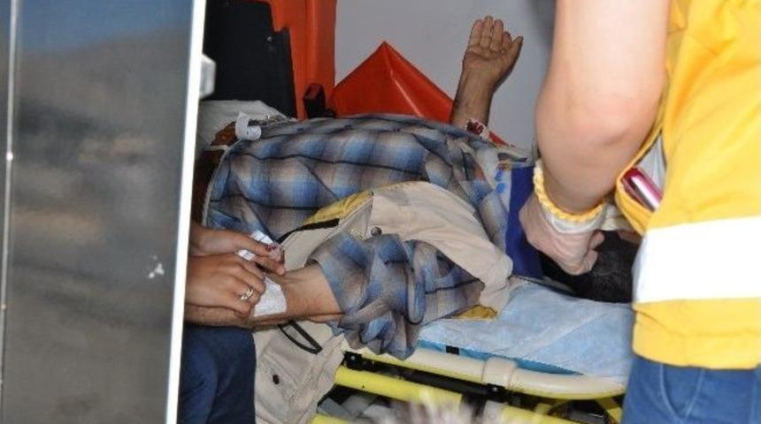 Otomobil Direğe &Ccedil;arptı: 1 Yaralı