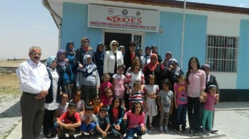 Valinin Eşi Adile Ataklı&rsquo;dan İl&ccedil;elere Ziyaret