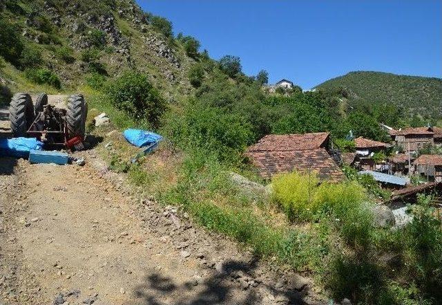 Trakt&ouml;r Şarampole Yuvarlandı: 1 &Ouml;l&uuml;, 1 Yaralı 1