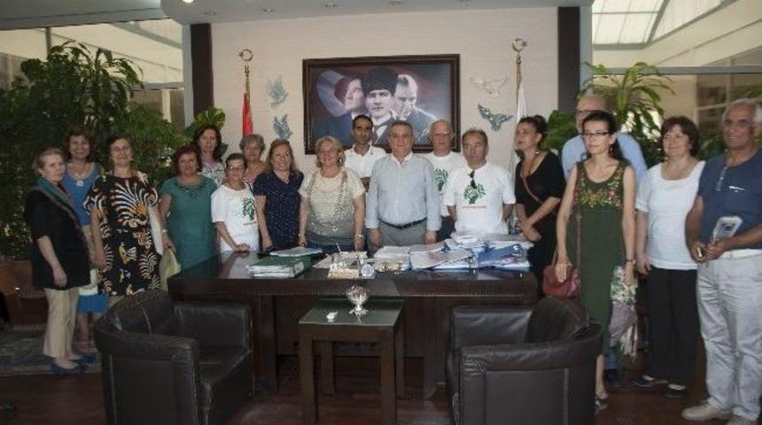 Parkta Kamu Binası Tartışması S&uuml;r&uuml;yor