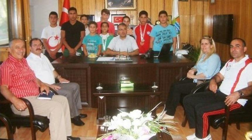 Başarılı Haltercilere Kaymakam Teşekk&uuml;r&uuml;