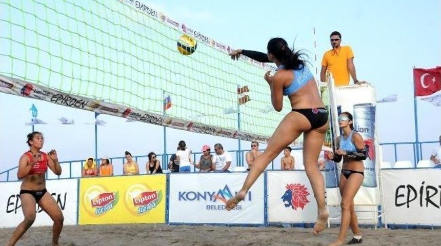 Edremit&rsquo;te Plaj Voleybolu Turnuvası