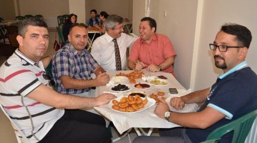 Manisa Barosu Şehit Madenciler İ&ccedil;in '40 Hayrı' Yaptı