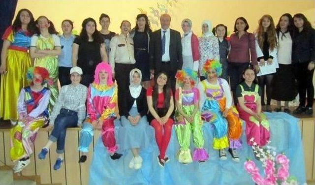 (&ouml;zel Haber) Lise &Ouml;ğrencilerinden  &ccedil;ocuklar &Ccedil;ığlık Atıyor  Projesi 1