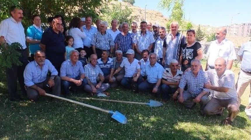 Kırşehir&rsquo;deki &Ouml;ğretmenleri Anısına Ağa&ccedil; Diktiler