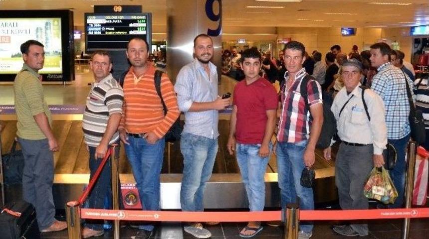 Libya'daki T&uuml;rk İş&ccedil;iler, T&uuml;rkiye'ye D&ouml;nmeye Başladı