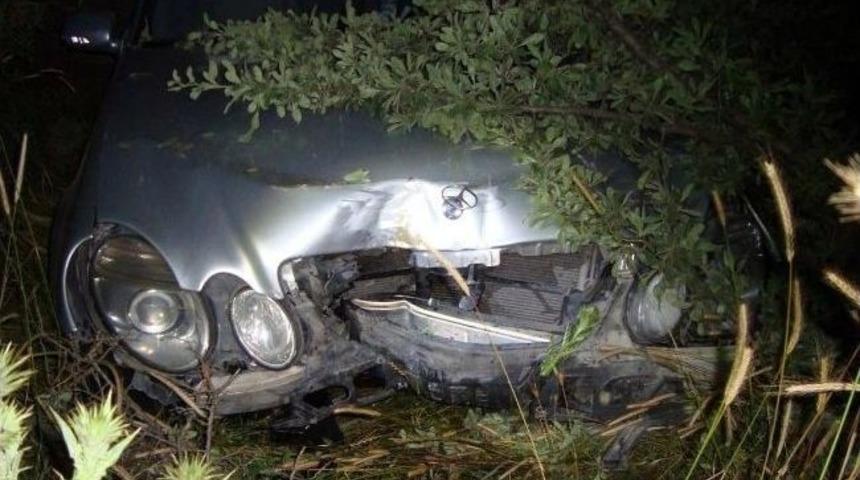 Kaza Yapınca Ara&ccedil;larından İnen S&uuml;r&uuml;c&uuml;lere Otomobil &Ccedil;arptı: 4 Yaralı