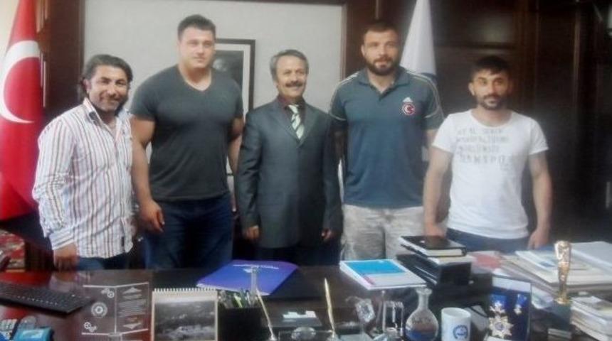 Milli G&uuml;reş&ccedil;i Rıza Kayaalp As&uuml;&rsquo;den Mezun Oldu