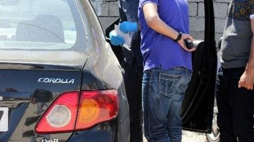 Camı Kırıp Torpido G&ouml;z&uuml;nden 40 Bin Doları &Ccedil;aldılar