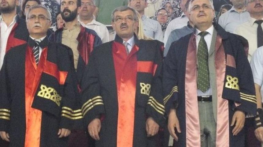 Erciyes Üniversitesi Eğitim Fakültesi Öğrencileri Mezuniyet Heyecanı Yaşadı