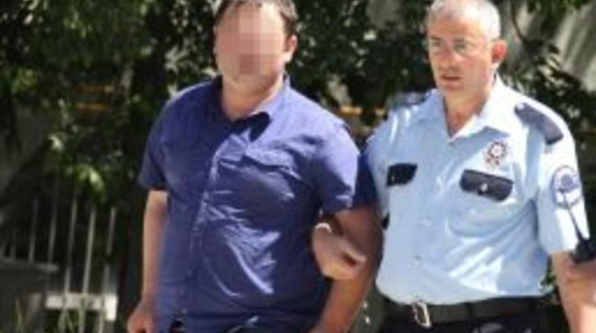 Aracında Silah Ele Ge&ccedil;en Şahıs G&ouml;zaltına Alındı