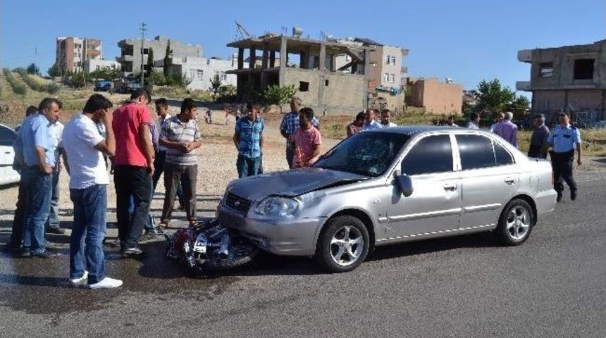 Motosiklet İle Otomobil &Ccedil;arpıştı: 2 Yaralı